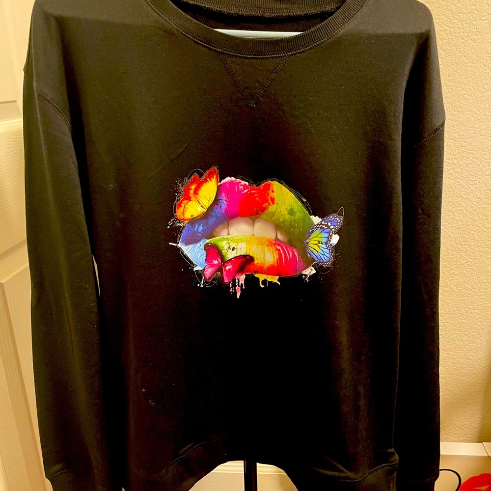 Black long sleeve sweatshirt